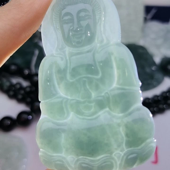 翡翠颈饰未镶嵌天然的A货翡翠