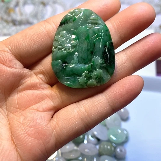 翡翠未镶嵌颈饰山水水牌