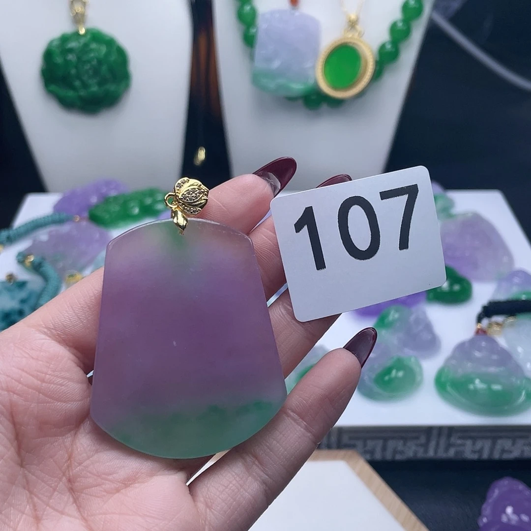 翡翠吊坠(赠链)未镶嵌