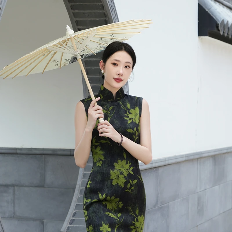 墨枝春/华姨旗袍2025新款女新中式无袖绿色港工长款日常国风