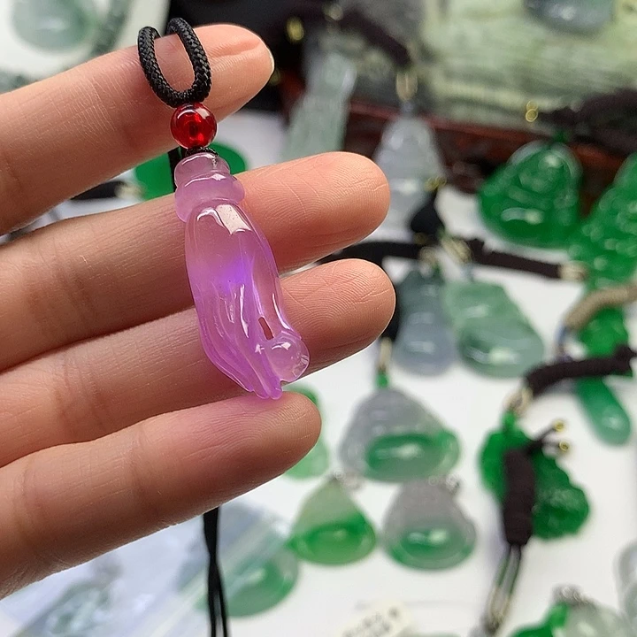 翡翠未镶嵌吊坠(赠链)