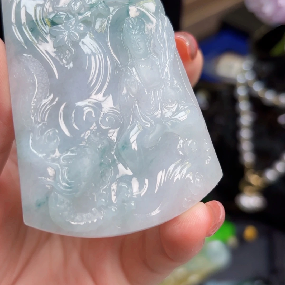 翡翠未镶嵌颈饰观音