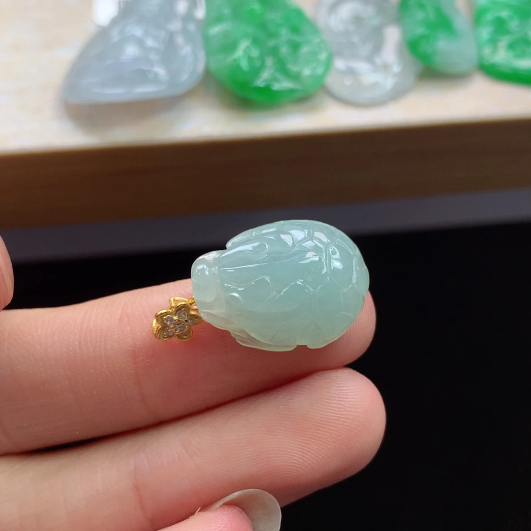 翡翠未镶嵌颈饰吊坠