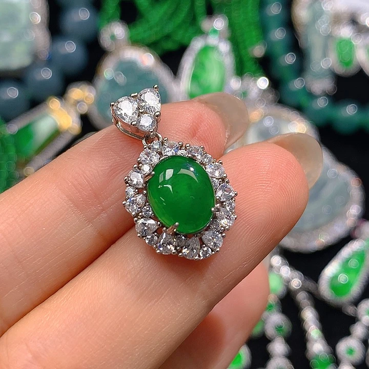 翡翠颈饰未镶嵌翡翠