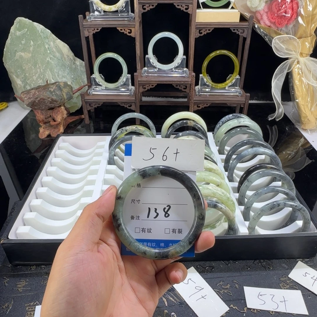 蛇纹石玉未镶嵌手镯