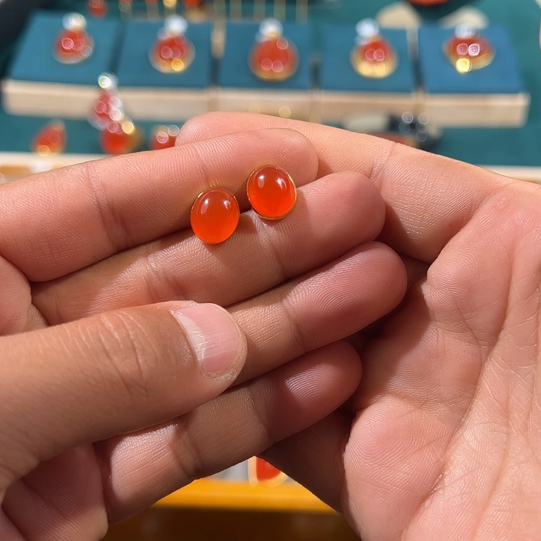 南红玛瑙18K金镶嵌耳饰