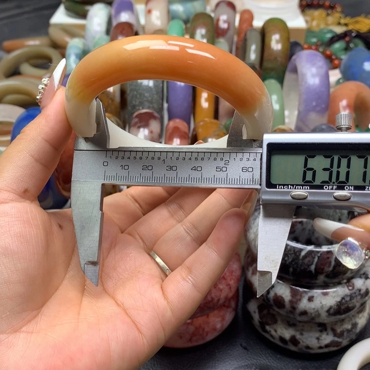未镶嵌手镯石英质玉