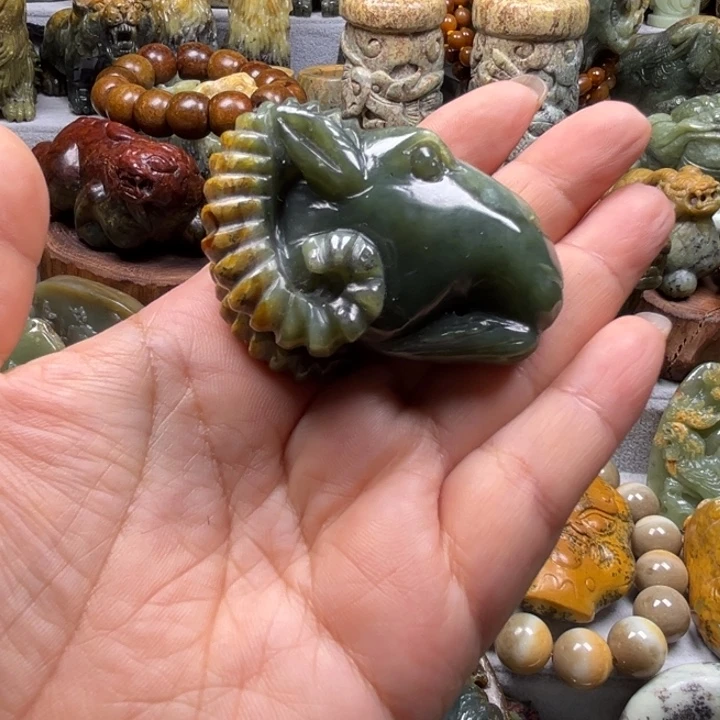 岫岩河磨玉（透闪石质玉）未镶嵌把件