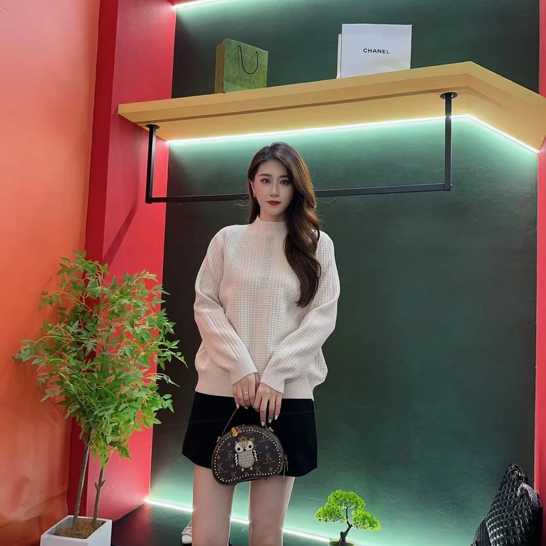 2853多金大码白色气质减龄上衣早秋季长袖女装设计女