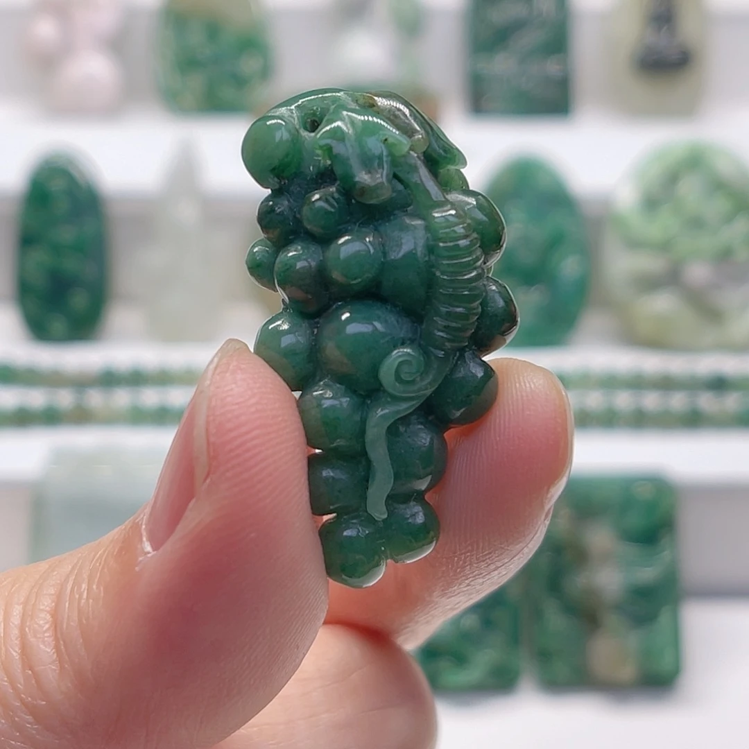 独山玉未镶嵌颈饰