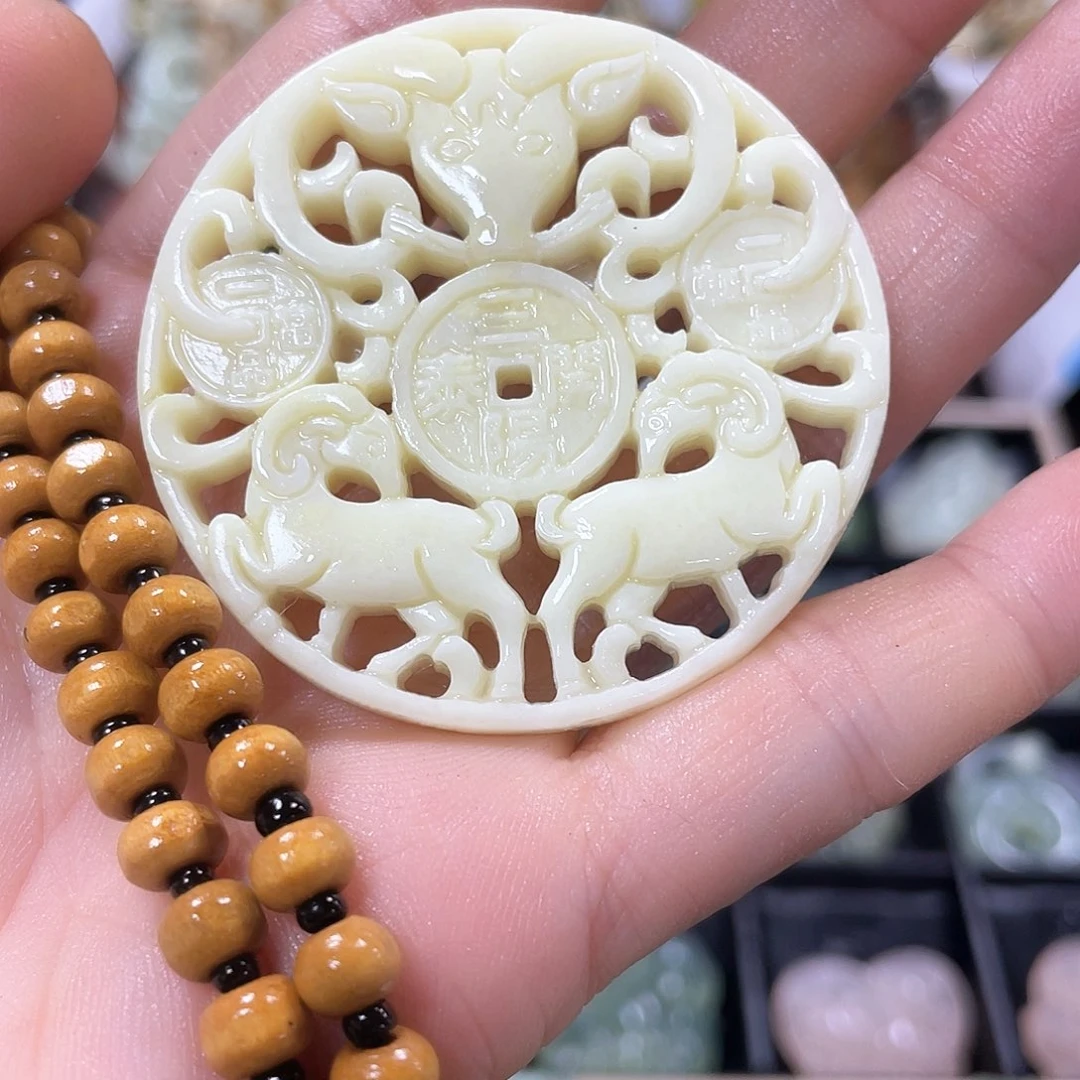 蛇纹石玉颈饰合金