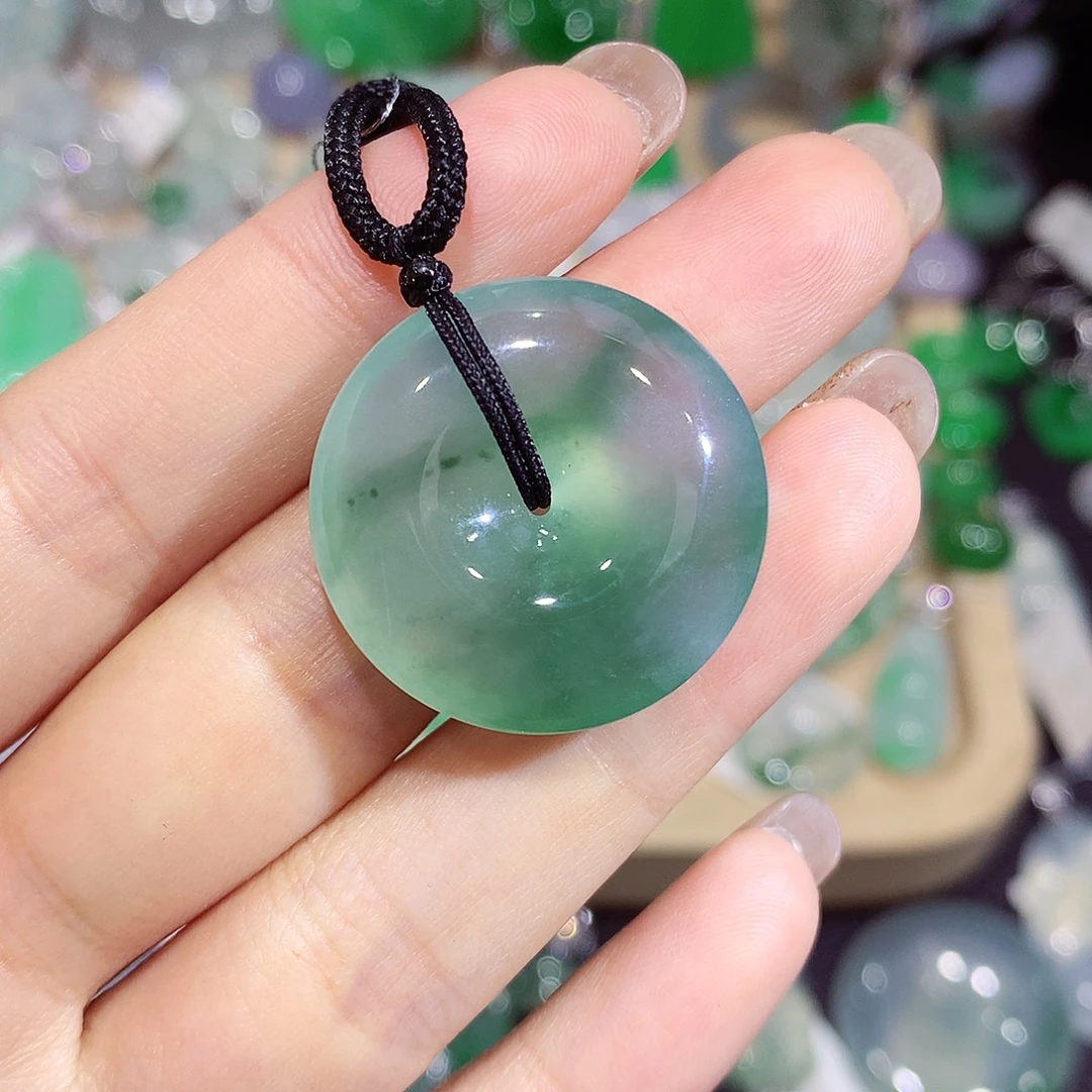 翡翠未镶嵌颈饰扣