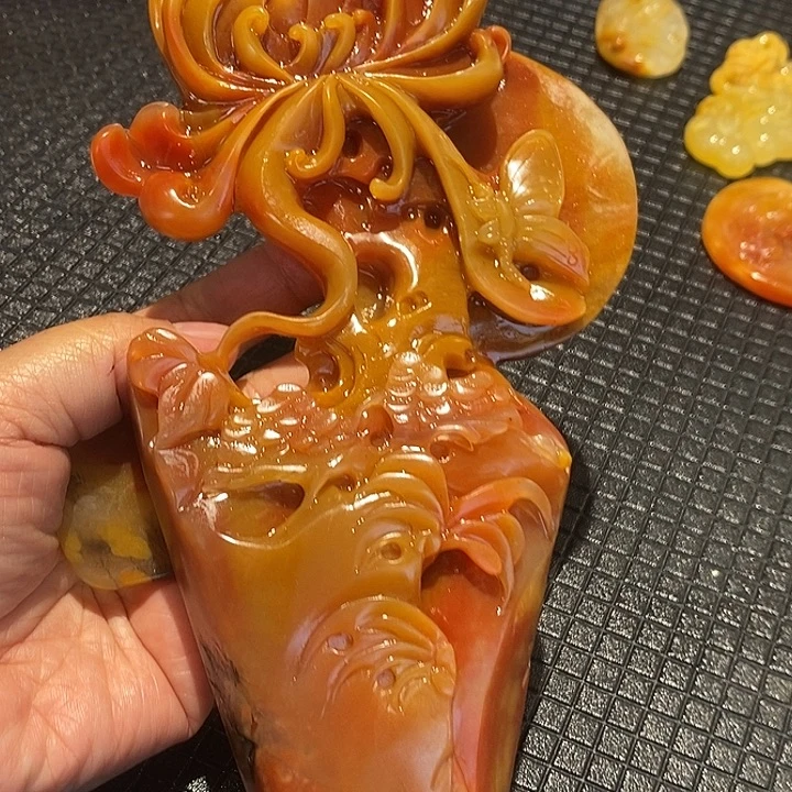 石英质玉（黄龙玉）未镶嵌颈饰