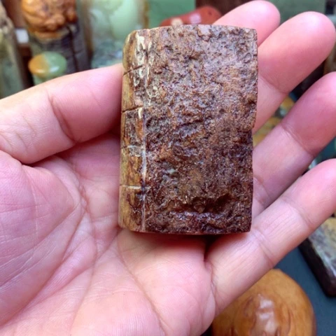 岫岩河磨玉（透闪石质玉）颈饰未镶嵌