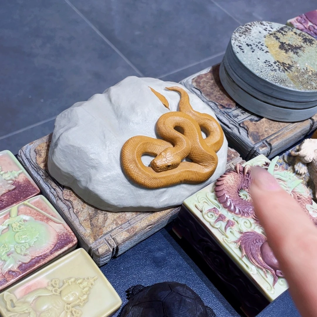 黄金蟒松花石俏色