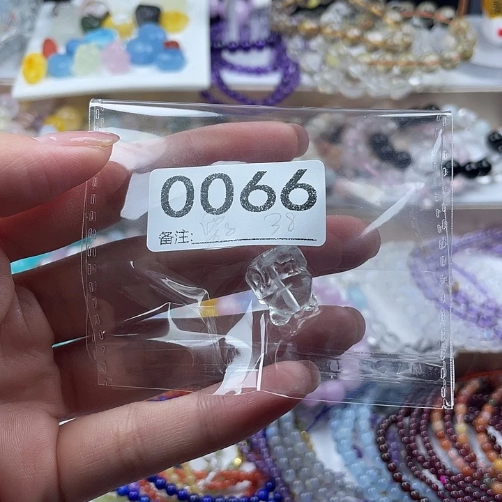 未镶嵌手链烟晶?