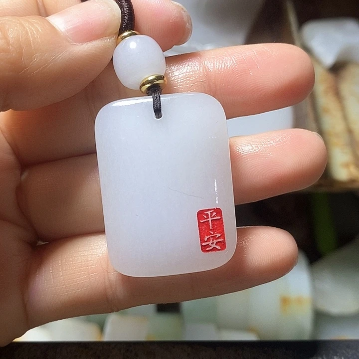 石英质玉颈饰未镶嵌温**哥