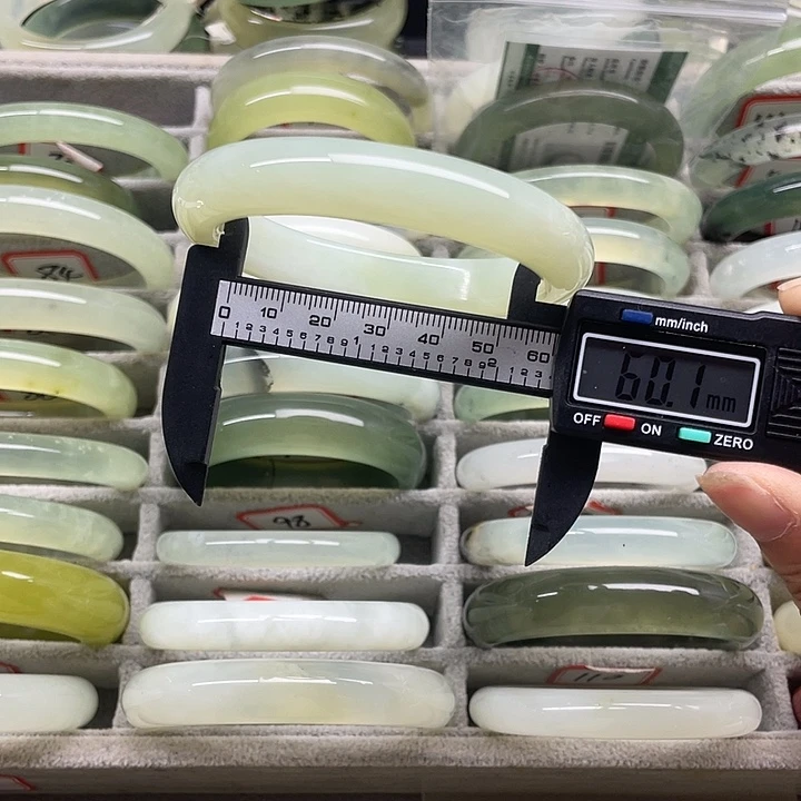 未镶嵌蛇纹石玉手镯81