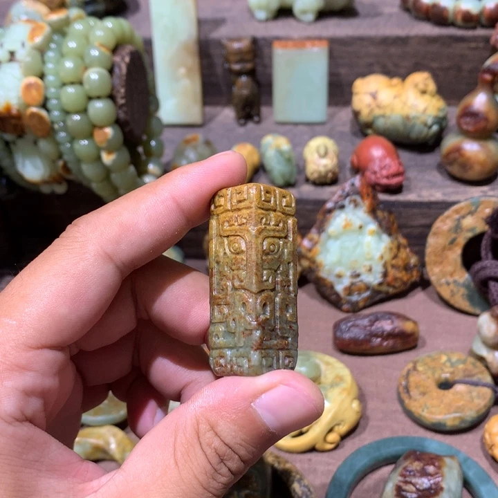 未镶嵌岫岩河磨玉（透闪石质玉）把件