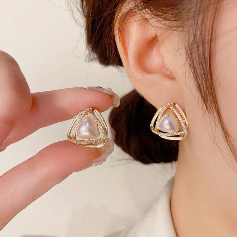 铜合金锆石耳饰 韩国东大门新款几何三角形耳钉女精致小巧百搭设