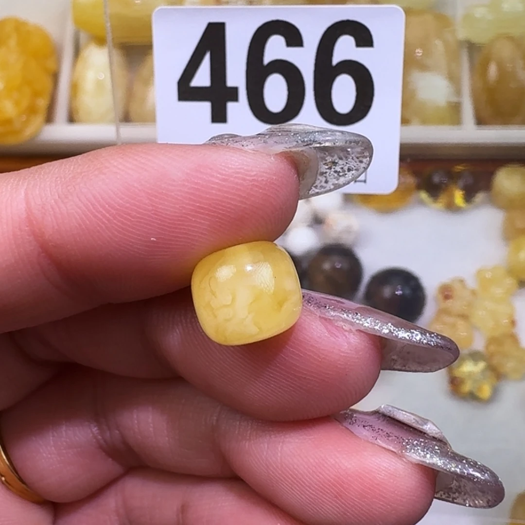 琥珀未镶嵌裸石9.9×8.8微微瑕