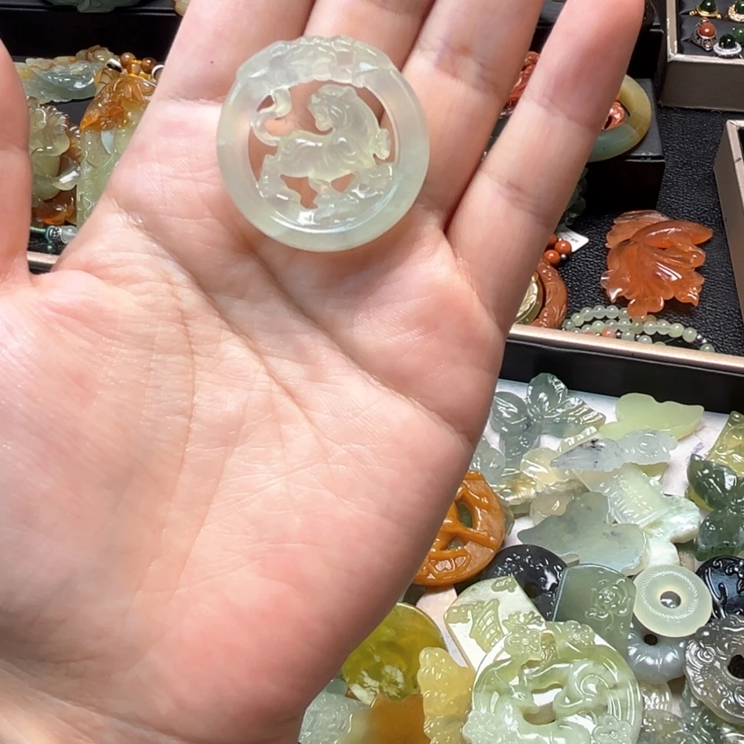 爱***悔合金蛇纹石玉颈饰貔貅