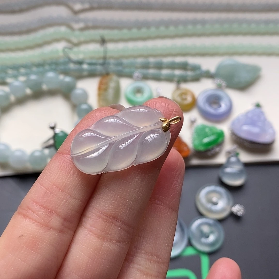 翡翠颈饰18K金镶嵌金枝玉叶