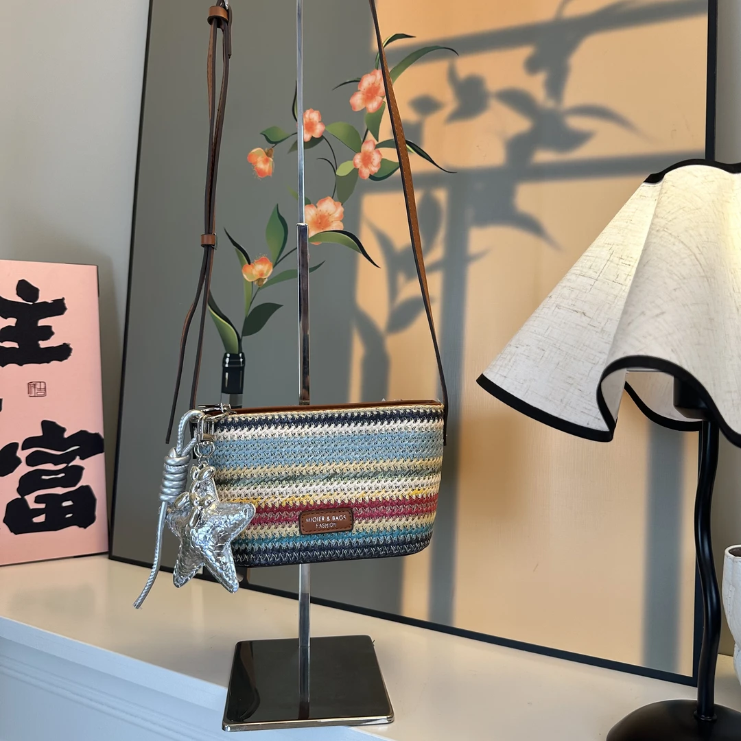 新款饺子包通勤风手机袋编织单肩包彩色编织包晚宴包高街穿搭肩包