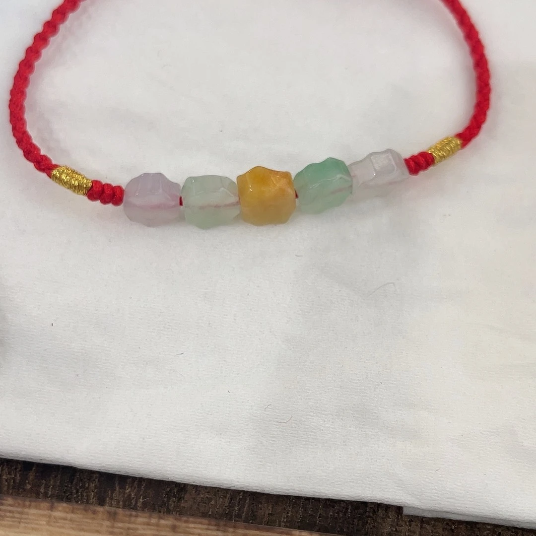 翡翠未镶嵌颈饰那**儿