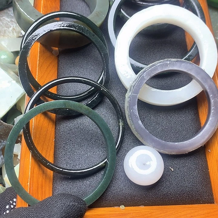 和田玉和田玉边角料未镶嵌水**波