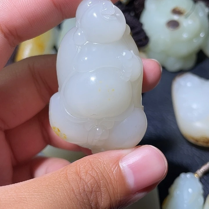 周***行未镶嵌和田玉（糖玉）挂件