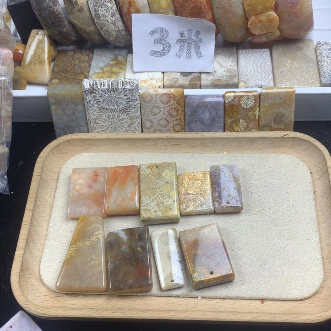 万***姜硅化珊瑚（珊瑚玉）未镶嵌颈饰