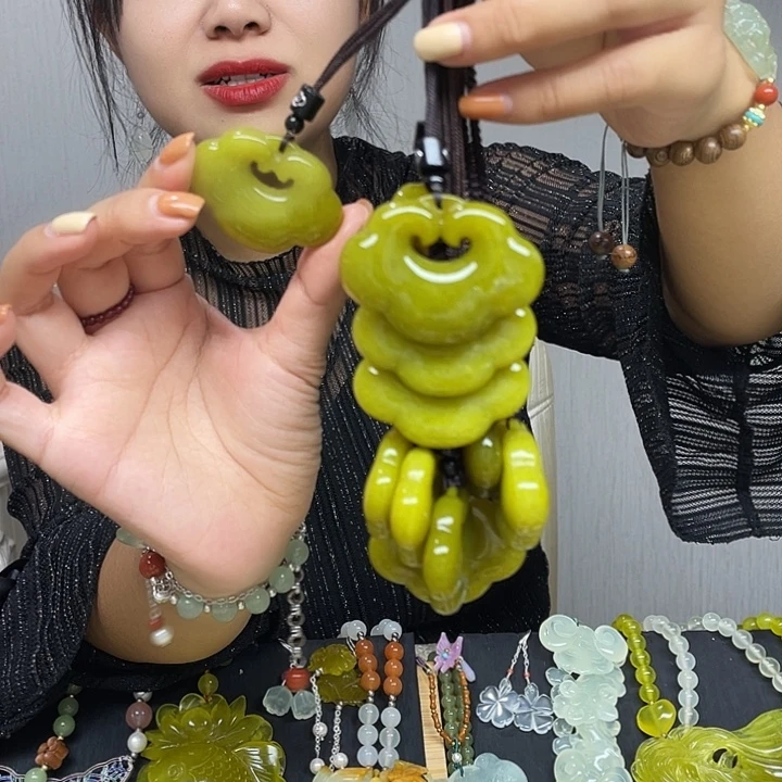 蛇纹石玉未镶嵌颈饰