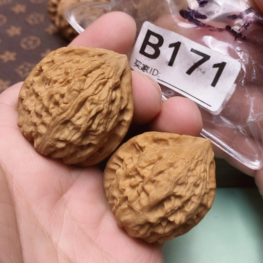 文玩核桃把件金牛36加尺。