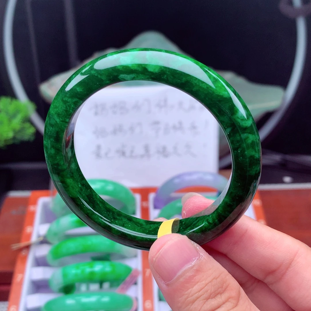 翡翠手镯未镶嵌缅甸