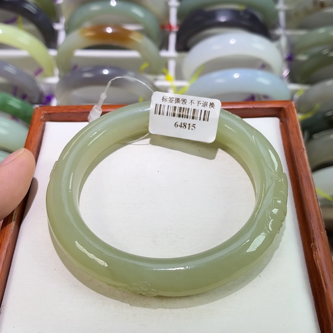 和田玉手镯未镶嵌和田玉雕刻