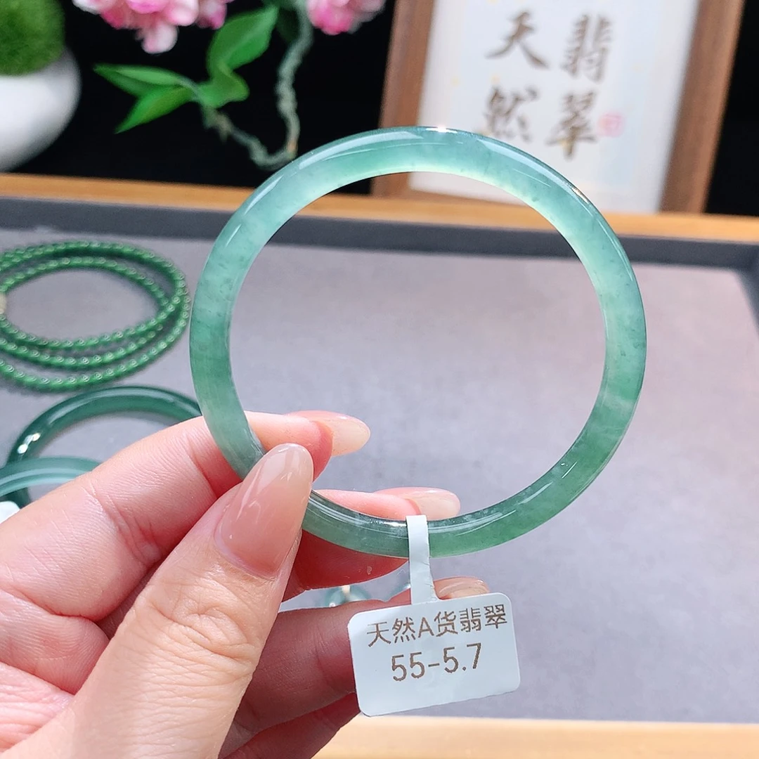 未镶嵌手镯（圆镯）翡翠