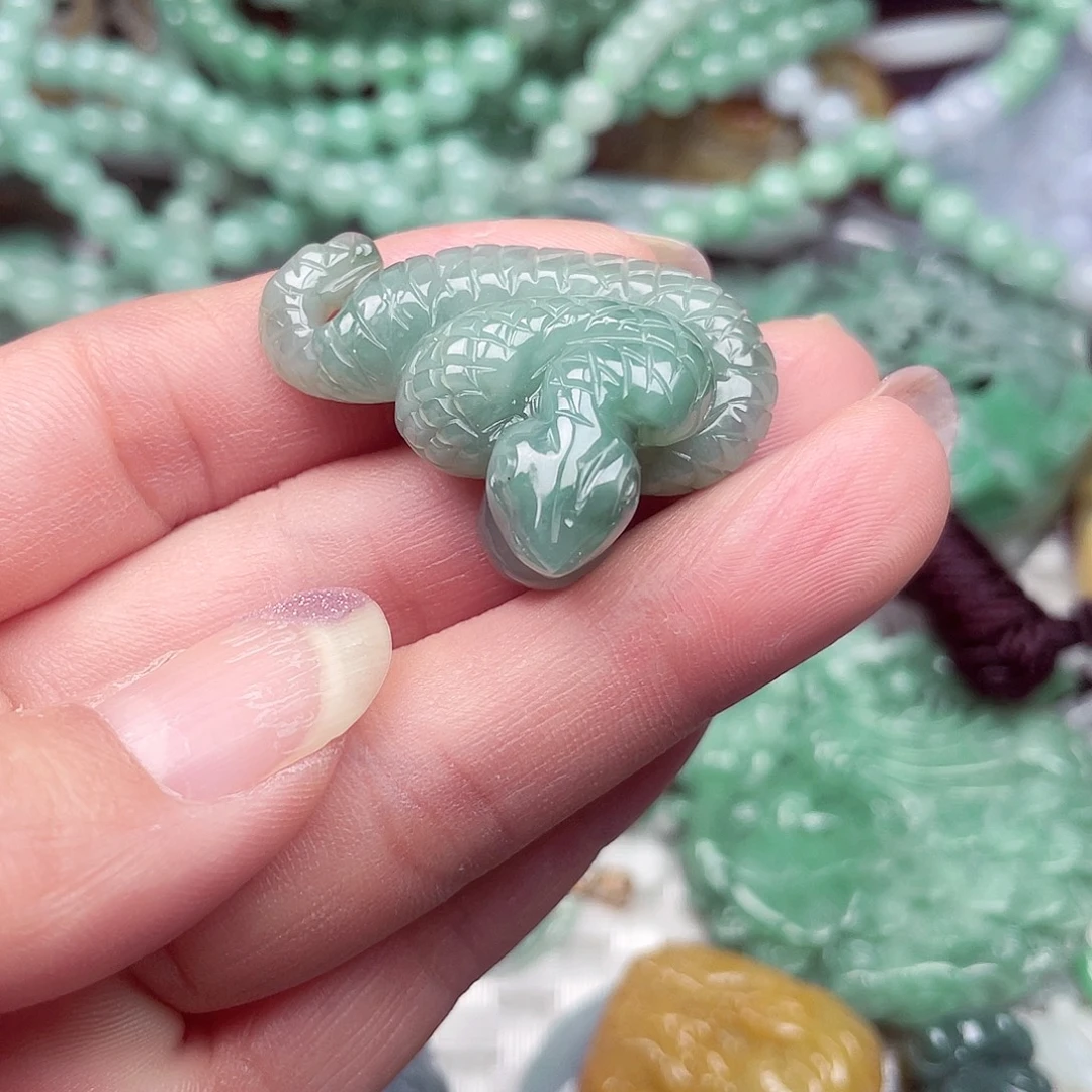 翡翠未镶嵌颈饰翡翠