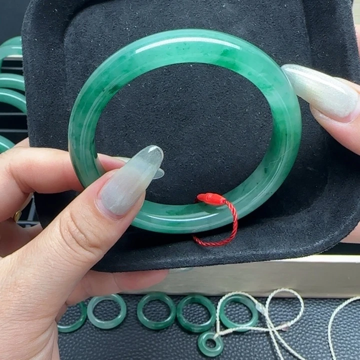 石英质玉未镶嵌颈饰非洲翠手镯57，58