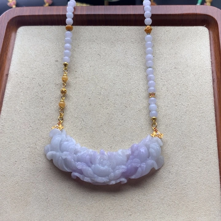 翡翠颈饰未镶嵌翡翠花