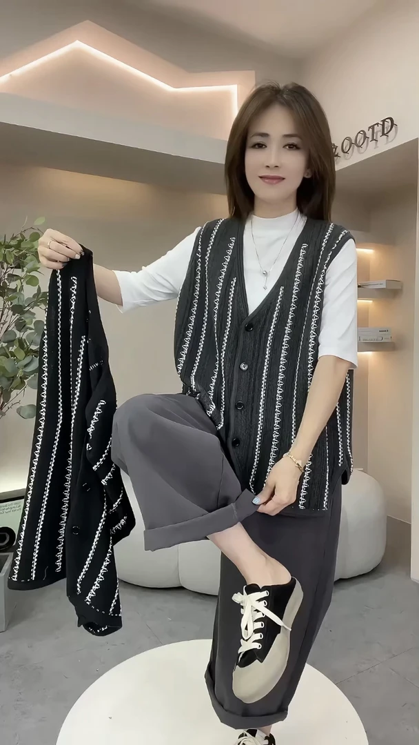 欧货2025秋季新款韩版宽松显瘦百搭条纹v领无袖针织马甲背心女
