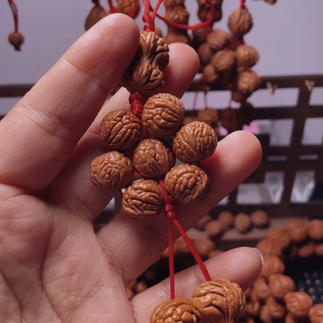 木质类龙纹桃枭挂件