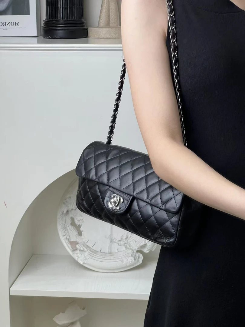 95新 Chanel/香奈儿 1955法棍黑银羊单肩包/甄选