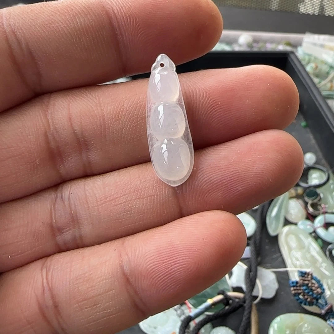 凤***翔翡翠未镶嵌颈饰88888888