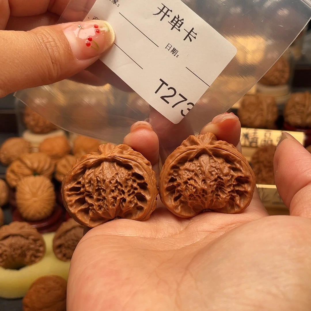 Z***h把件文玩核桃宫灯38。273