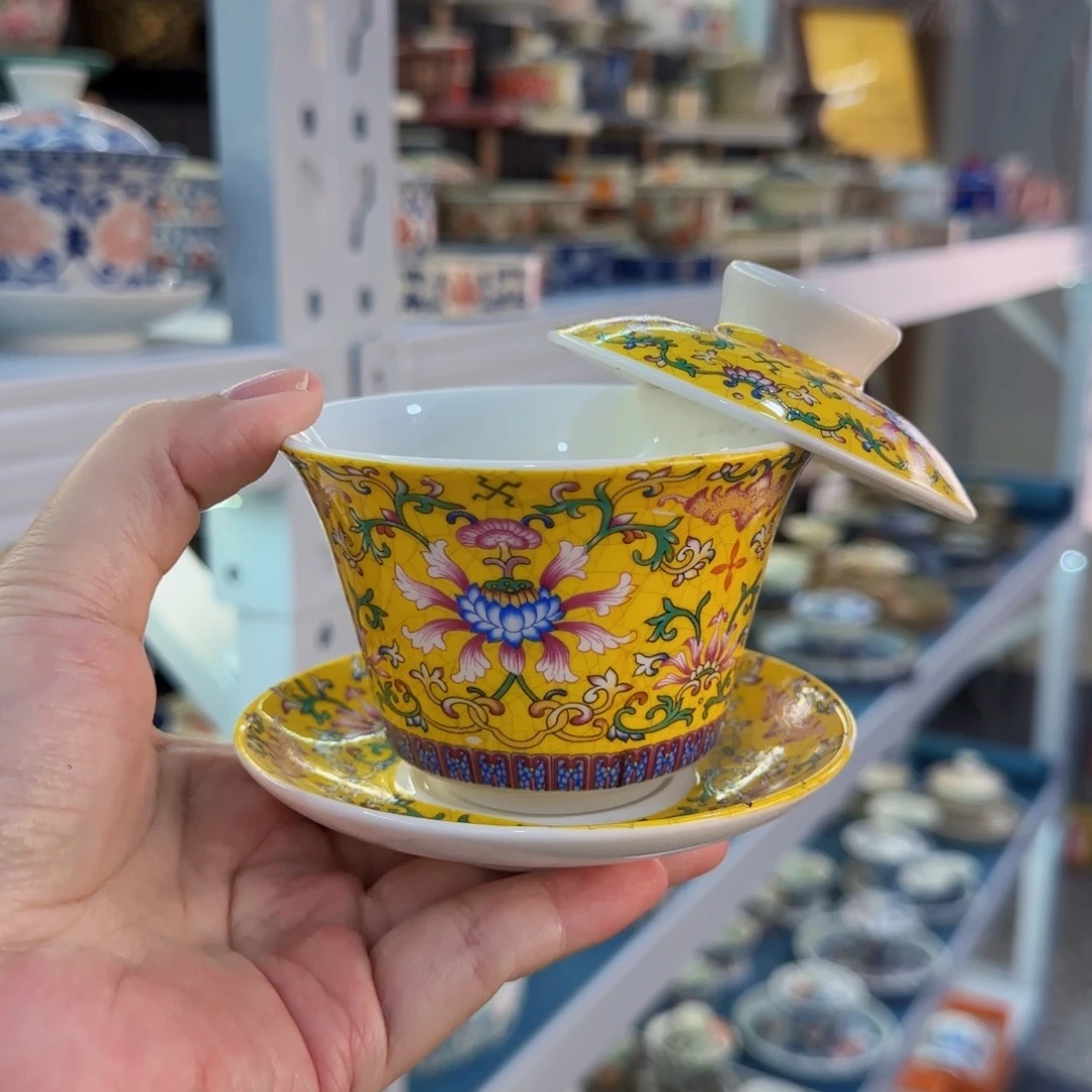 瓷片盖碗很精致很好看