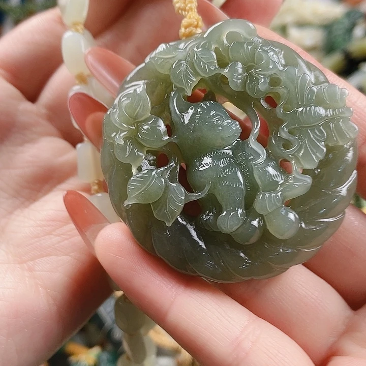 和田玉未镶嵌颈饰