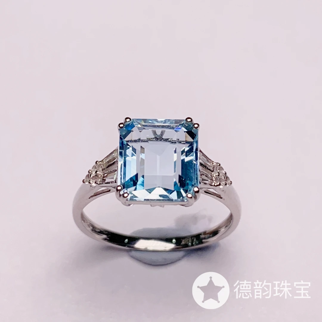 18K金镶嵌海蓝宝石戒指
