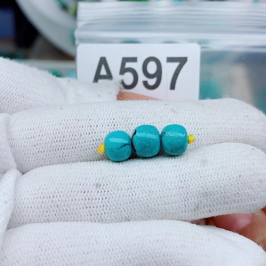 绿松石未镶嵌颈饰