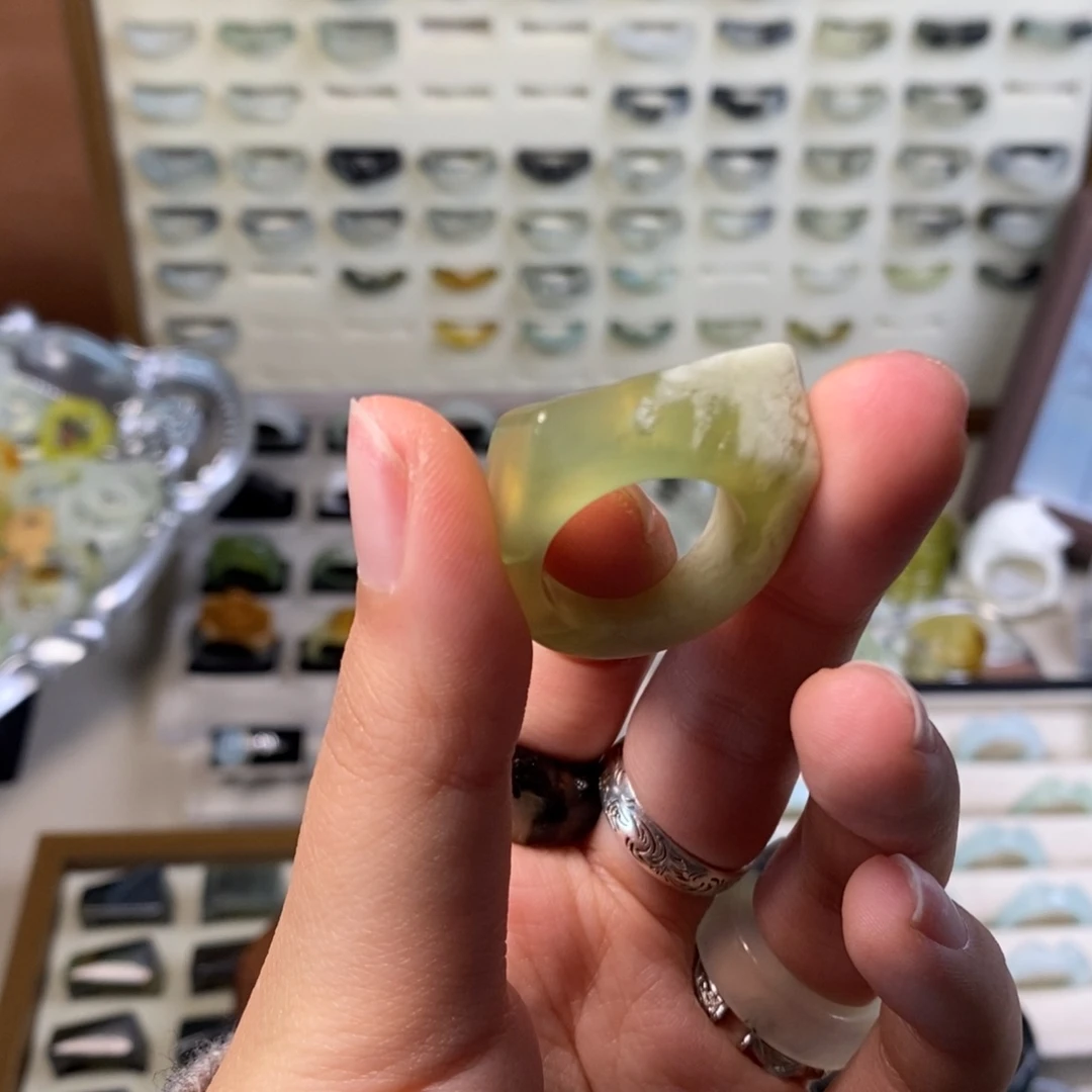 蛇纹石玉未镶嵌戒指异形青提马鞍18.1港码17